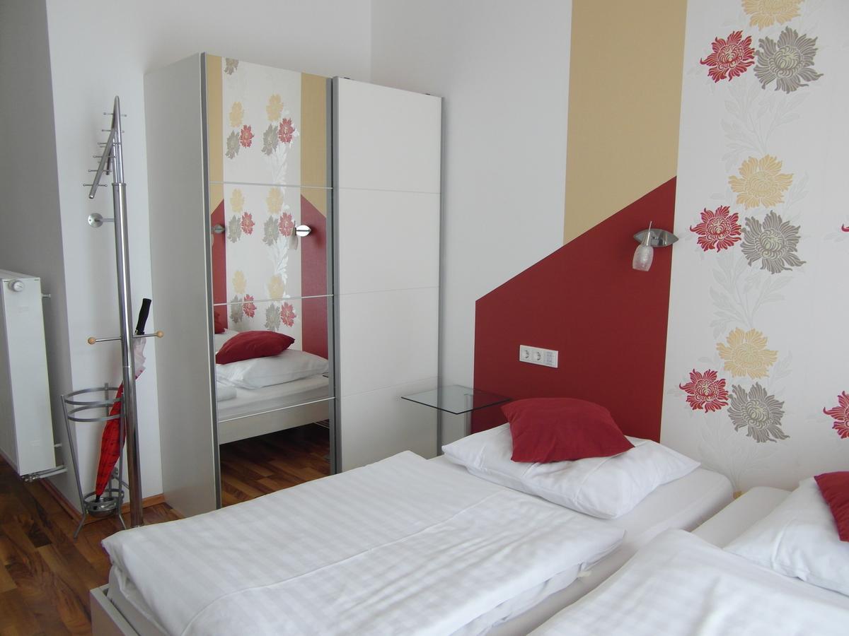 Hotel Am Donaubogen Sarching エクステリア 写真
