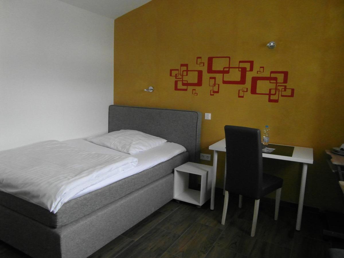 Hotel Am Donaubogen Sarching エクステリア 写真
