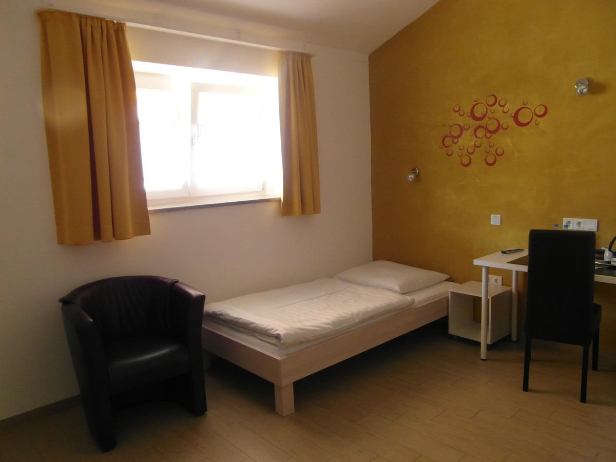 Hotel Am Donaubogen Sarching エクステリア 写真