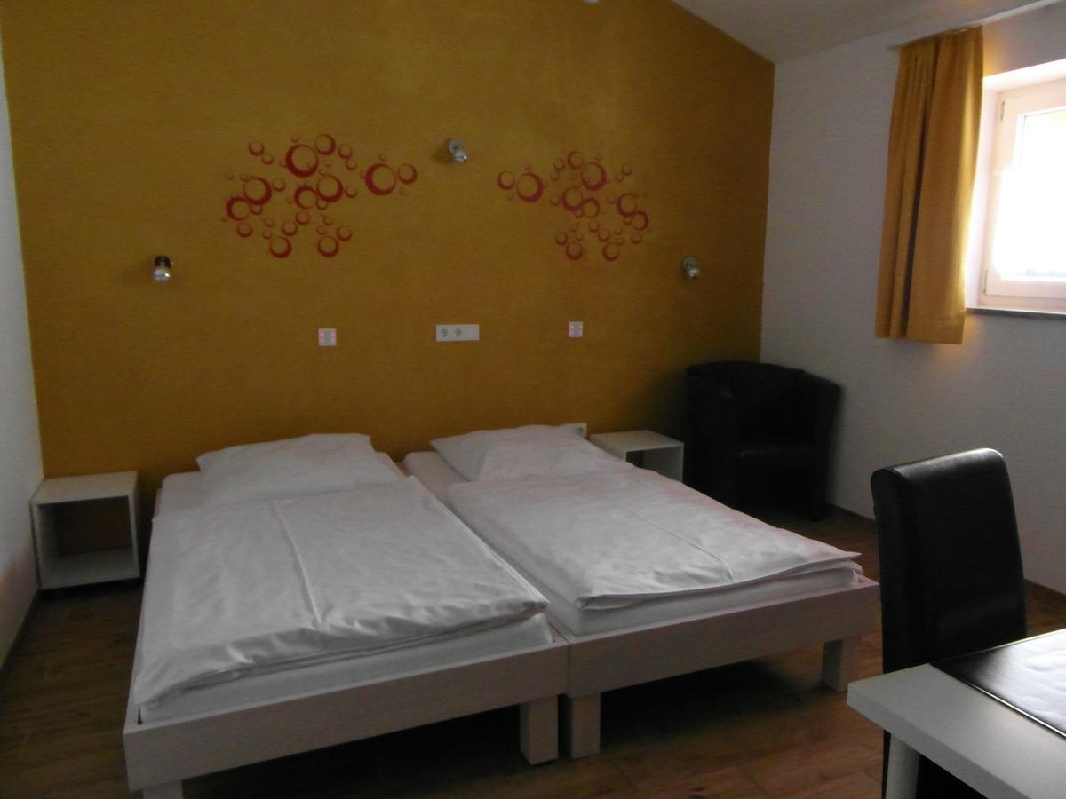 Hotel Am Donaubogen Sarching エクステリア 写真